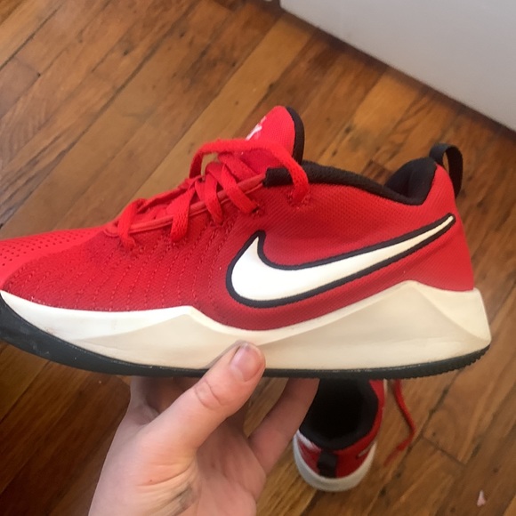 Nike Team Hustle Quick 2 Shoes - Picture 3 of 5